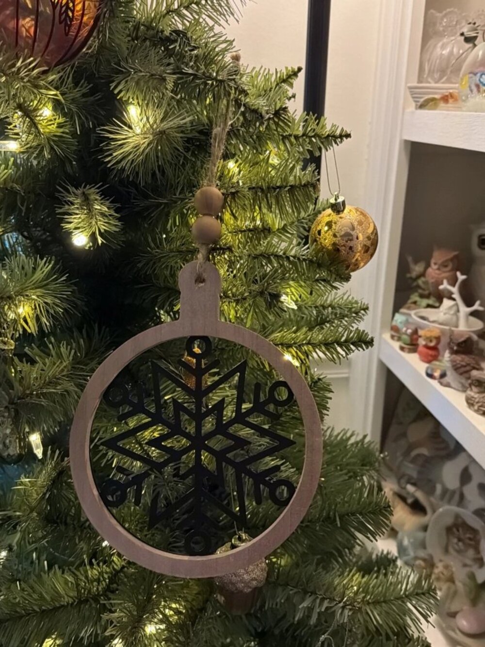 Hanna's Handiworks Round Wooden Ornament With Metal Snowflake Cutout - NWT